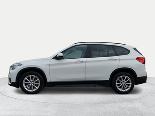 Fotos de BMW X1 sDrive18d color Blanco. Año 2018. 110KW(150CV). Diésel. En concesionario San Rafael Motor, S.L. de Córdoba