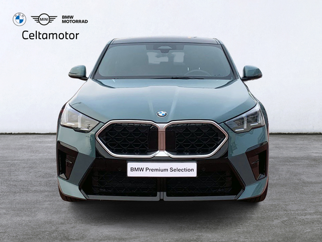 BMW X2 sDrive18d color Verde. Año 2024. 110KW(150CV). Diésel. En concesionario Celtamotor Pontevedra de Pontevedra