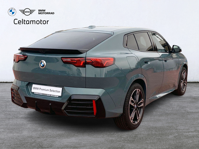 BMW X2 sDrive18d color Verde. Año 2024. 110KW(150CV). Diésel. En concesionario Celtamotor Pontevedra de Pontevedra