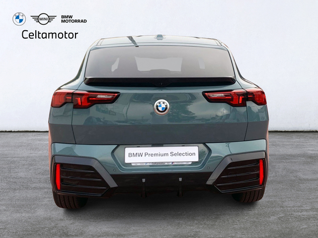 BMW X2 sDrive18d color Verde. Año 2024. 110KW(150CV). Diésel. En concesionario Celtamotor Pontevedra de Pontevedra