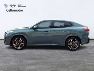 Fotos de BMW X2 sDrive18d color Verde. Año 2024. 110KW(150CV). Diésel. En concesionario Celtamotor Pontevedra de Pontevedra