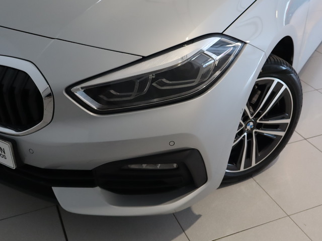 BMW Serie 1 118d color Gris Plata. Año 2019. 110KW(150CV). Diésel. En concesionario Pruna Motor de Barcelona