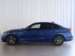 Fotos de BMW Serie 3 330e color Azul. Año 2020. 215KW(292CV). Híbrido Electro/Gasolina. En concesionario Pruna Motor de Barcelona