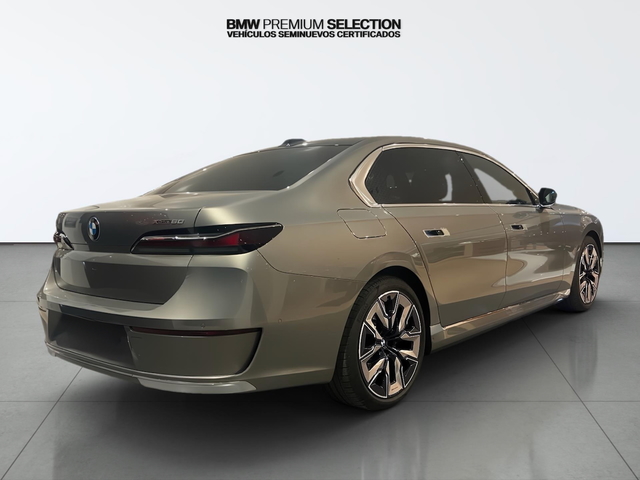 BMW i7 xDrive60 color Beige. Año 2024. 400KW(544CV). Eléctrico. En concesionario Automotor Costa, S.L.U. de Almería