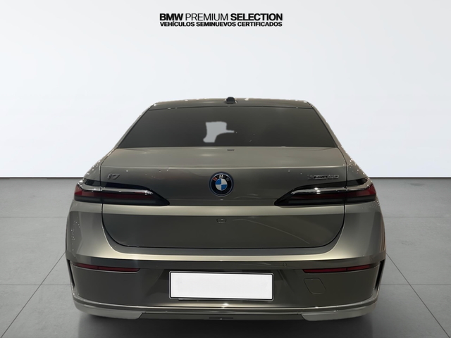 BMW i7 xDrive60 color Beige. Año 2024. 400KW(544CV). Eléctrico. En concesionario Automotor Costa, S.L.U. de Almería