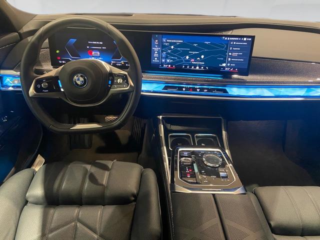 BMW i7 xDrive60 color Beige. Año 2024. 400KW(544CV). Eléctrico. En concesionario Automotor Costa, S.L.U. de Almería