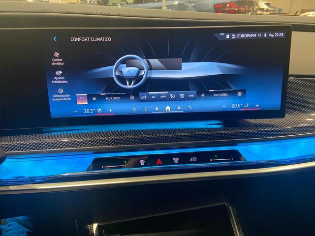 BMW i7 xDrive60 color Beige. Año 2024. 400KW(544CV). Eléctrico. En concesionario Automotor Costa, S.L.U. de Almería