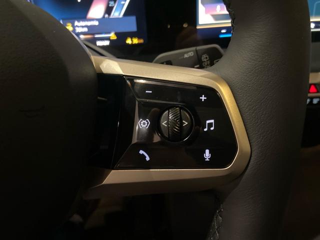 Foto 22 BMW iX xDrive40 240 kW (326 CV)