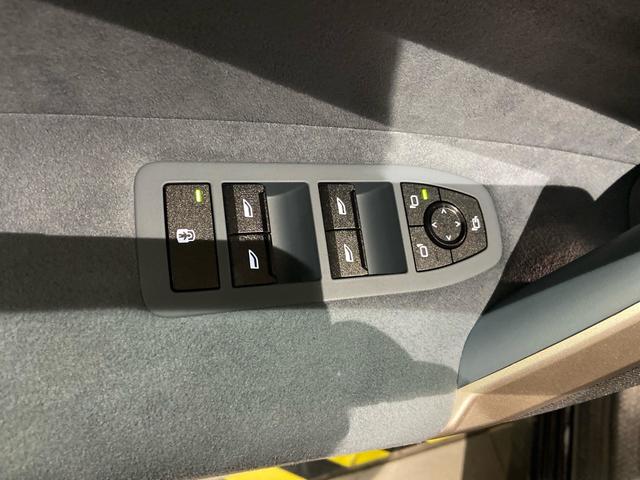 Foto 28 BMW iX xDrive40 240 kW (326 CV)