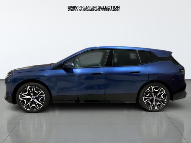 BMW iX xDrive40 color Azul. Año 2024. 240KW(326CV). Eléctrico. En concesionario Automotor Costa, S.L.U. de Almería