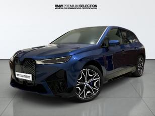 Fotos de BMW iX xDrive40 color Azul. Año 2024. 240KW(326CV). Eléctrico. En concesionario Automotor Costa, S.L.U. de Almería