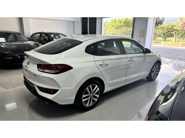 Hyundai i30 Fastback 1.0 TGDI Klass 88 kW (120 CV)