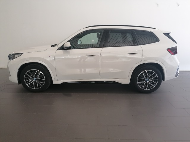 BMW iX1 eDrive20 color Blanco. Año 2024. 150KW(204CV). Eléctrico. En concesionario Adler Motor S.L. TOLEDO de Toledo