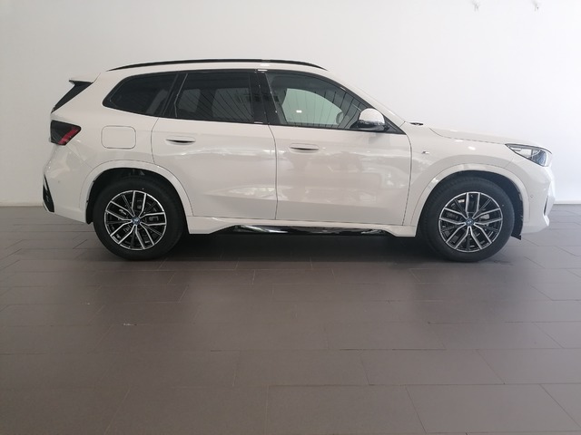 BMW iX1 eDrive20 color Blanco. Año 2024. 150KW(204CV). Eléctrico. En concesionario Adler Motor S.L. TOLEDO de Toledo