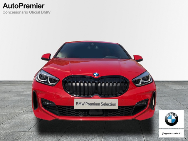 BMW Serie 1 118d color Rojo. Año 2023. 110KW(150CV). Diésel. En concesionario Auto Premier, S.A. - MADRID de Madrid
