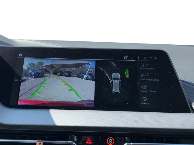 BMW Serie 1 118d color Rojo. Año 2023. 110KW(150CV). Diésel. En concesionario Auto Premier, S.A. - MADRID de Madrid