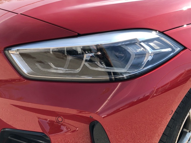 BMW Serie 1 118d color Rojo. Año 2023. 110KW(150CV). Diésel. En concesionario Auto Premier, S.A. - MADRID de Madrid