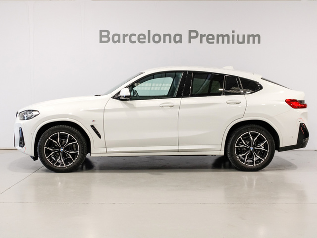 BMW X4 xDrive20d color Blanco. Año 2024. 140KW(190CV). Diésel. En concesionario Barcelona Premium -- GRAN VIA de Barcelona