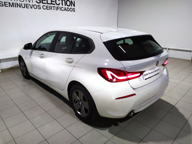 BMW Serie 1 116d color Blanco. Año 2021. 85KW(116CV). Diésel. En concesionario Hispamovil Elche de Alicante