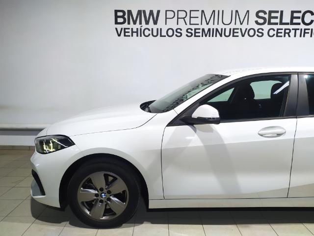 BMW Serie 1 116d color Blanco. Año 2021. 85KW(116CV). Diésel. En concesionario Hispamovil Elche de Alicante