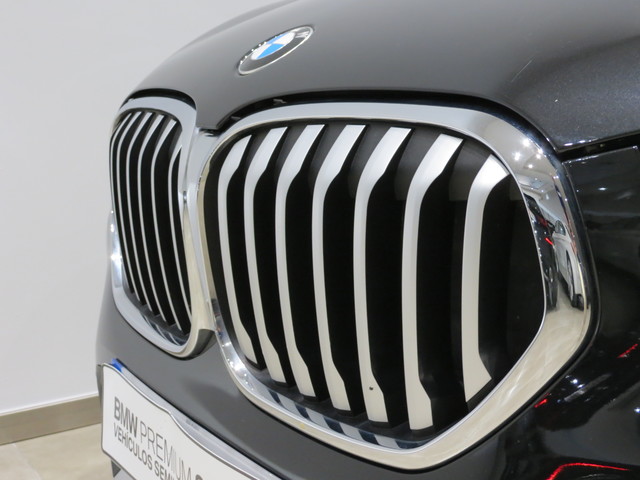 BMW X1 sDrive18d color Negro. Año 2020. 110KW(150CV). Diésel. En concesionario GANDIA Automoviles Fersan, S.A. de Valencia