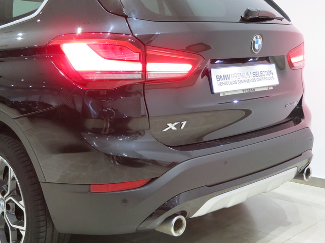 BMW X1 sDrive18d color Negro. Año 2020. 110KW(150CV). Diésel. En concesionario GANDIA Automoviles Fersan, S.A. de Valencia