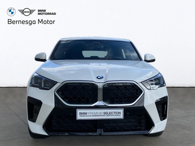 BMW X2 sDrive18d color Blanco. Año 2024. 110KW(150CV). Diésel. En concesionario Bernesga Motor León (Bmw y Mini) de León