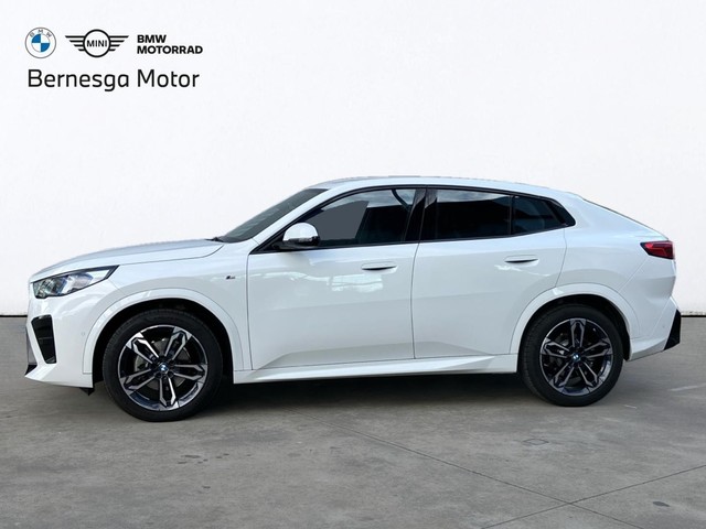 BMW X2 sDrive18d color Blanco. Año 2024. 110KW(150CV). Diésel. En concesionario Bernesga Motor León (Bmw y Mini) de León