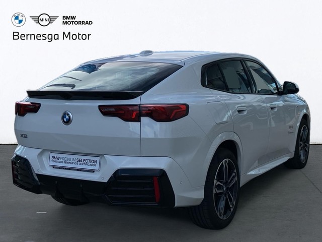 BMW X2 sDrive18d color Blanco. Año 2024. 110KW(150CV). Diésel. En concesionario Bernesga Motor León (Bmw y Mini) de León
