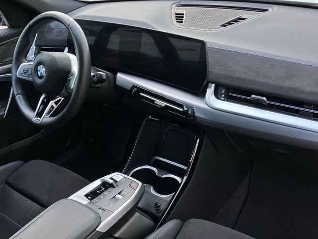 BMW X2 sDrive18d color Blanco. Año 2024. 110KW(150CV). Diésel. En concesionario Bernesga Motor León (Bmw y Mini) de León