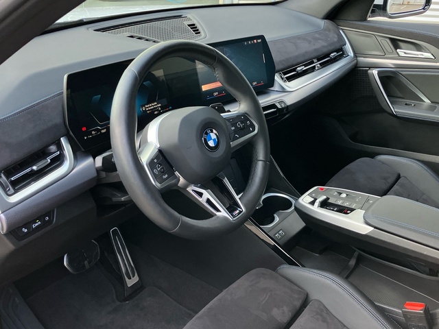 BMW X2 sDrive18d color Blanco. Año 2024. 110KW(150CV). Diésel. En concesionario Bernesga Motor León (Bmw y Mini) de León