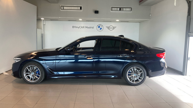 BMW Serie 5 530e iPerformance color Negro. Año 2018. 185KW(252CV). Híbrido Electro/Gasolina. En concesionario BYmyCAR Madrid - Alcalá de Madrid