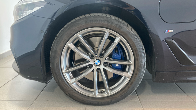 BMW Serie 5 530e iPerformance color Negro. Año 2018. 185KW(252CV). Híbrido Electro/Gasolina. En concesionario BYmyCAR Madrid - Alcalá de Madrid