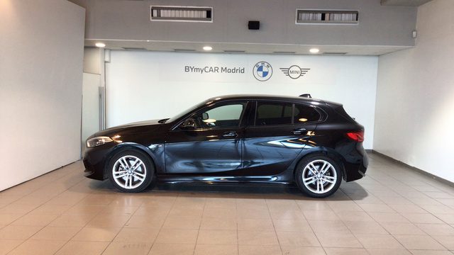 BMW Serie 1 118d color Negro. Año 2022. 110KW(150CV). Diésel. En concesionario BYmyCAR Madrid - Alcalá de Madrid