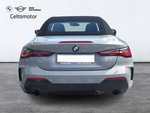 BMW Serie 4 430i Cabrio color Gris. Año 2024. 180KW(245CV). Gasolina. En concesionario Celtamotor Vigo  de Pontevedra