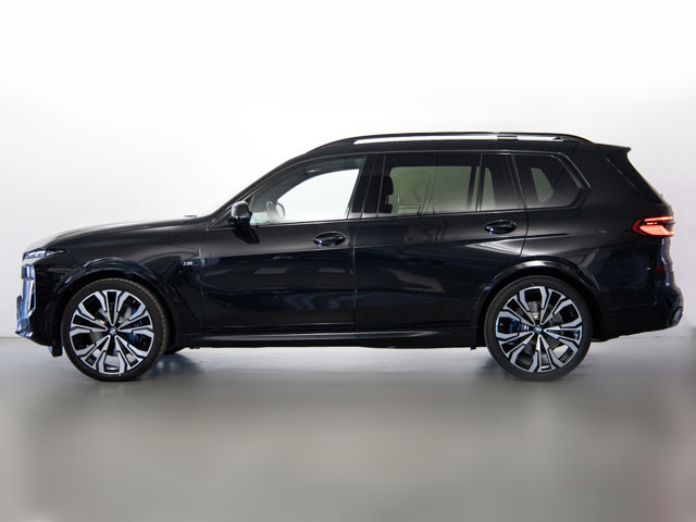 BMW X7 xDrive40d color Negro. Año 2024. 259KW(352CV). Diésel. En concesionario Fuenteolid de Valladolid