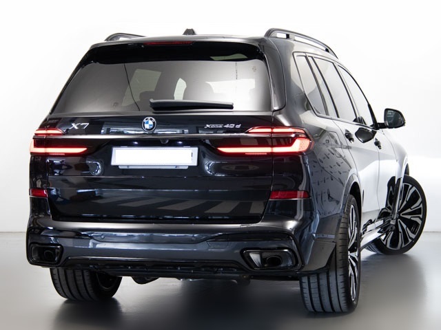 BMW X7 xDrive40d color Negro. Año 2024. 259KW(352CV). Diésel. En concesionario Fuenteolid de Valladolid