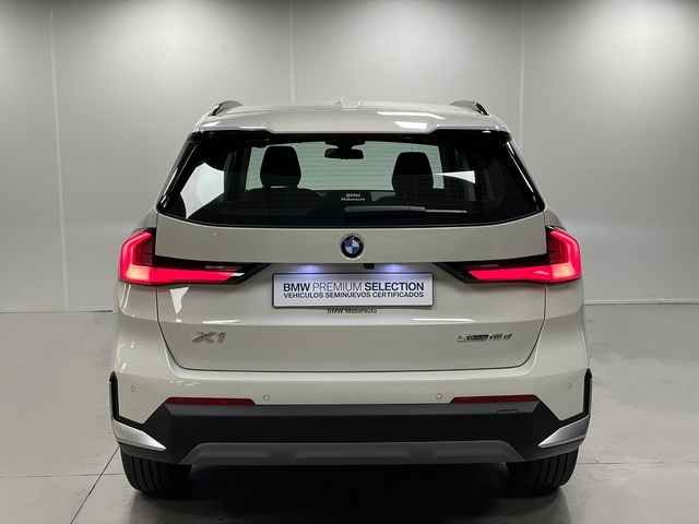 BMW X1 sDrive18d color Blanco. Año 2022. 110KW(150CV). Diésel. En concesionario Maberauto de Castellón