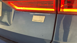 Volvo XC60 T8 Recharge R-Design AWD Auto 287 kW (390 CV) - 27 Volvo XC60 T8 Ocasión 287 KW (390CV) - 27