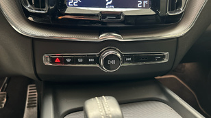 Volvo XC60 T8 Recharge R-Design AWD Auto 287 kW (390 CV) - 45 Volvo XC60 T8 Ocasión 287 KW (390CV) - 45