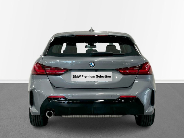 BMW Serie 1 118i color Gris. Año 2024. 103KW(140CV). Gasolina. En concesionario Engasa S.A. Pista de silla de Valencia