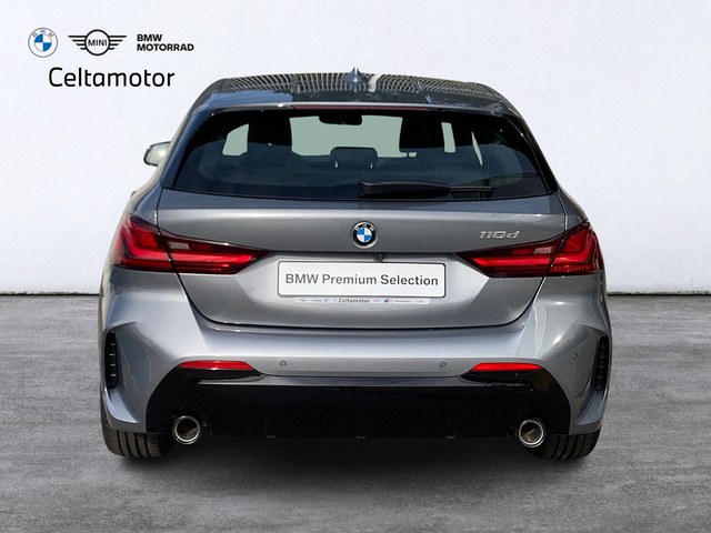 BMW Serie 1 118d color Gris. Año 2024. 110KW(150CV). Diésel. En concesionario Celtamotor Caldas Reis de Pontevedra