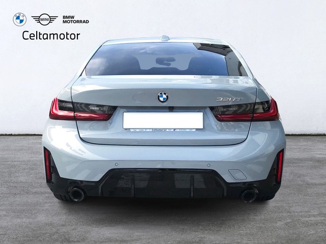 BMW Serie 3 320d color Gris. Año 2024. 140KW(190CV). Diésel. En concesionario Celtamotor Vigo  de Pontevedra