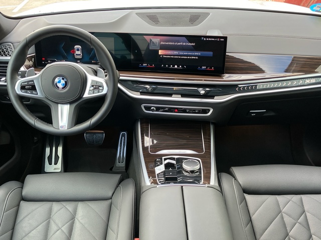 BMW X5 xDrive30d color Blanco. Año 2024. 219KW(298CV). Diésel. En concesionario Bernesga Motor León (Bmw y Mini) de León