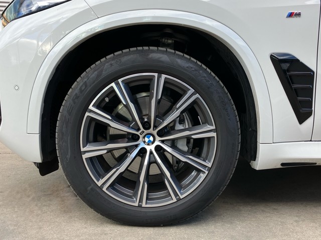 BMW X5 xDrive30d color Blanco. Año 2024. 219KW(298CV). Diésel. En concesionario Bernesga Motor León (Bmw y Mini) de León