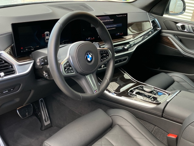 BMW X5 xDrive30d color Blanco. Año 2024. 219KW(298CV). Diésel. En concesionario Bernesga Motor León (Bmw y Mini) de León