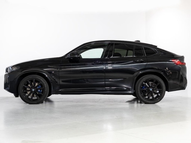 BMW X4 xDrive20d color Negro. Año 2024. 140KW(190CV). Diésel. En concesionario Oliva Motor Girona de Girona