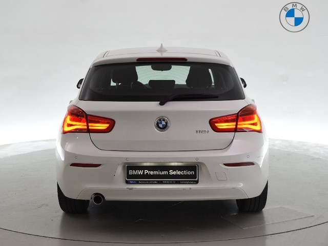 BMW Serie 1 118i color Blanco. Año 2019. 100KW(136CV). Gasolina. En concesionario BYmyCAR Madrid - Alcalá de Madrid