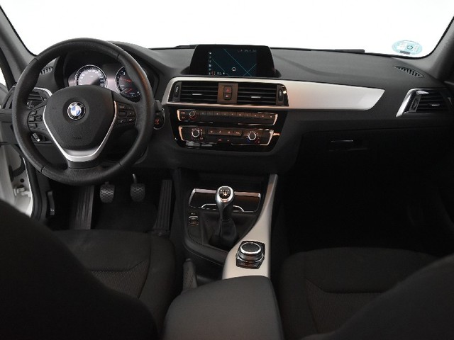 BMW Serie 1 118i color Blanco. Año 2019. 100KW(136CV). Gasolina. En concesionario BYmyCAR Madrid - Alcalá de Madrid