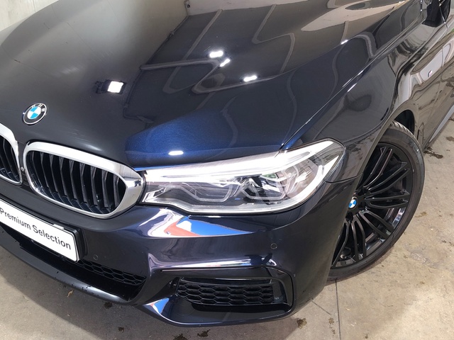 BMW Serie 5 520d Touring color Negro. Año 2018. 140KW(190CV). Diésel. En concesionario Movilnorte El Plantio de Madrid